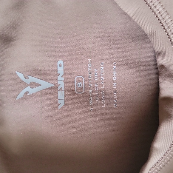 Veynd Size (S) Athletic fitted tank top. - Picture 2 of 3